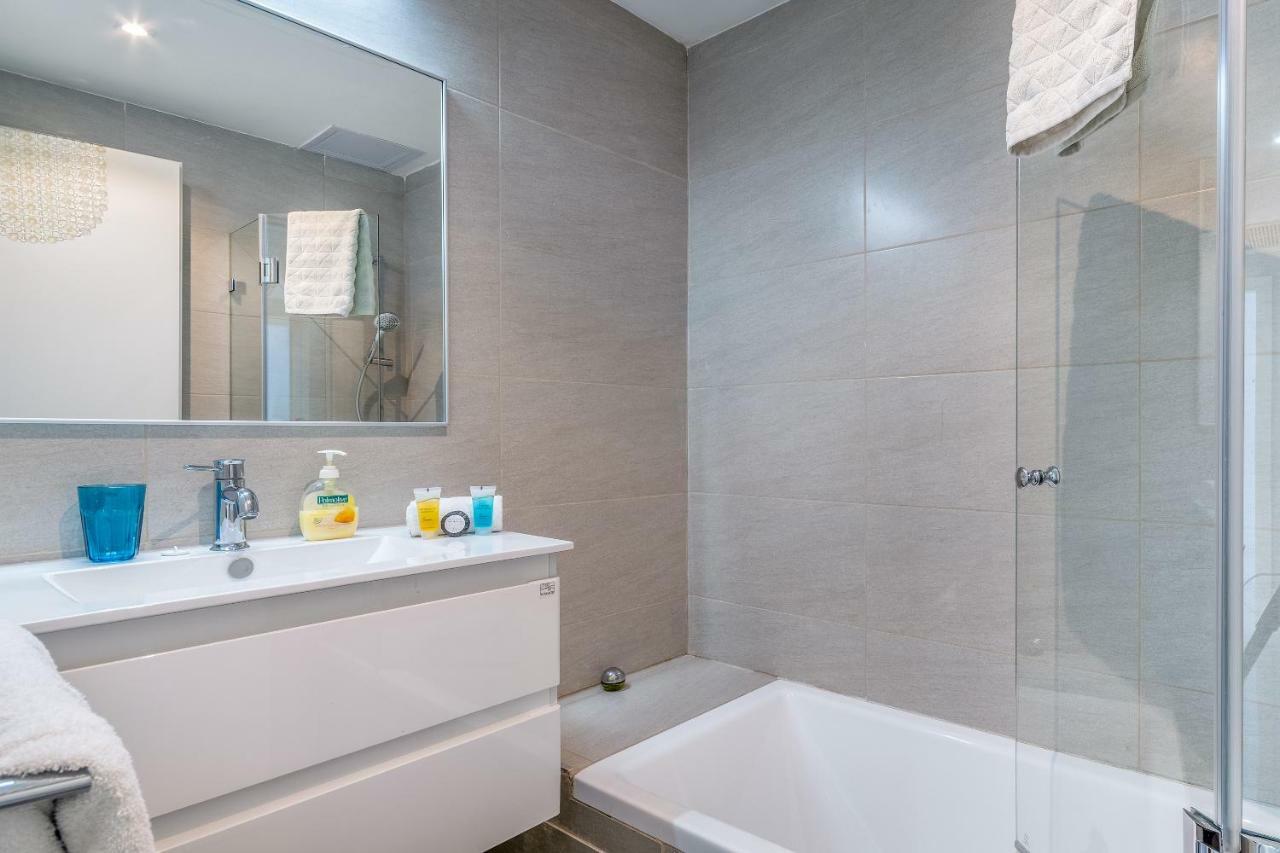 Beautiful Sunny 3 Bedrooms In Font Of The Beach Tel Awiw Zewnętrze zdjęcie