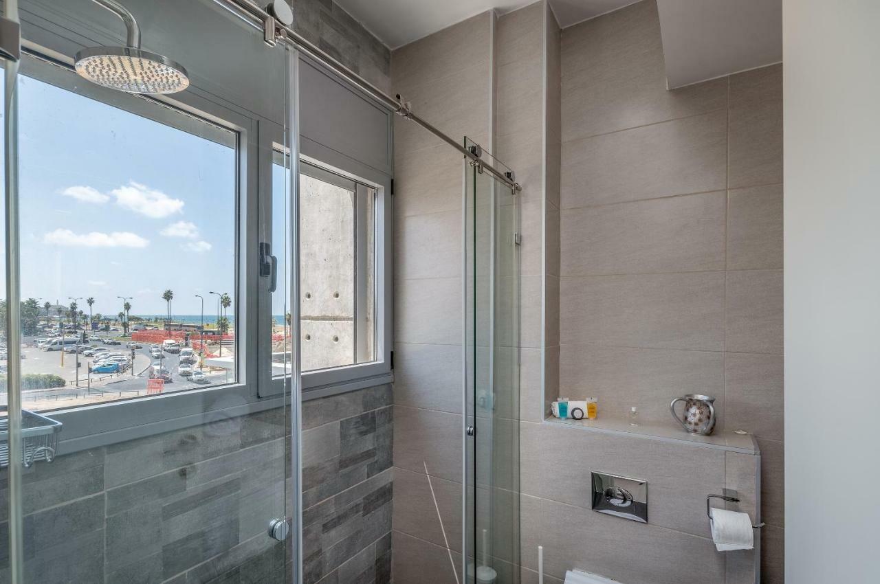 Beautiful Sunny 3 Bedrooms In Font Of The Beach Tel Awiw Zewnętrze zdjęcie