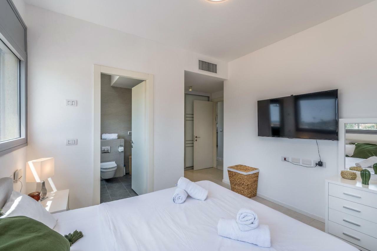 Beautiful Sunny 3 Bedrooms In Font Of The Beach Tel Awiw Zewnętrze zdjęcie