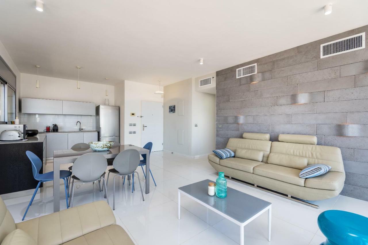 Beautiful Sunny 3 Bedrooms In Font Of The Beach Tel Awiw Zewnętrze zdjęcie
