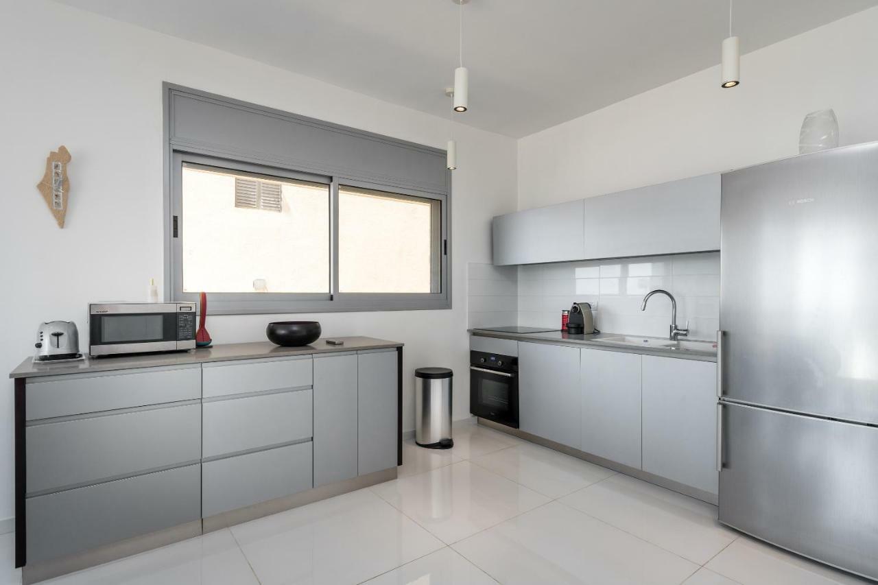 Beautiful Sunny 3 Bedrooms In Font Of The Beach Tel Awiw Zewnętrze zdjęcie